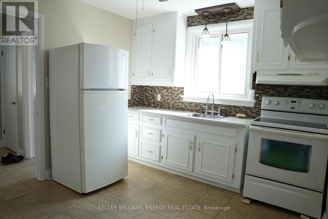 Building Photo - 1062 Hortop St