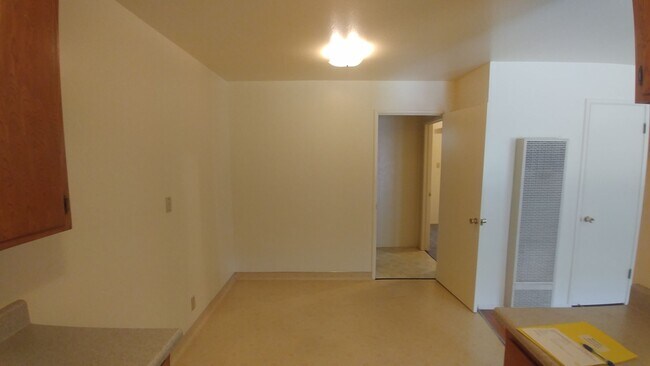 Building Photo - Racetrack 2