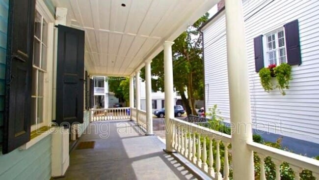 Building Photo - 27 Smith St