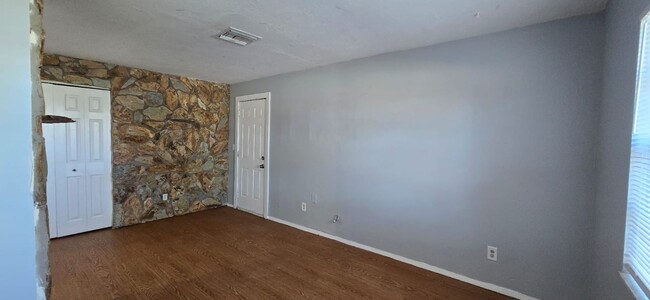 Building Photo - 3/1 Jordan Park available now