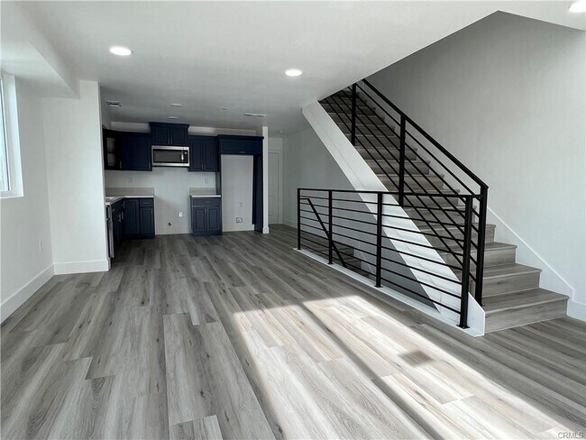 Building Photo - 215 E 29th St