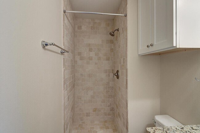 Building Photo - 1106 Bradshaw Dr