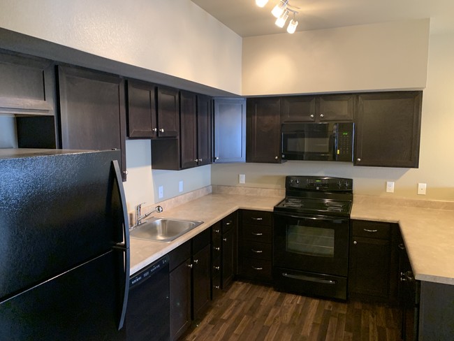 Fully Equipped Kitchen - Lodgepole Creek