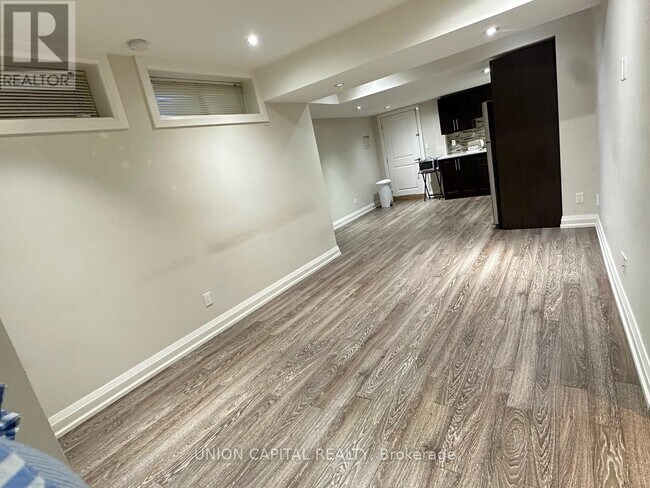 Photo du bâtiment - 163 Elmwood Ave