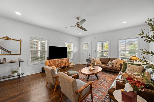 Building Photo - 1126A Cahal Ave