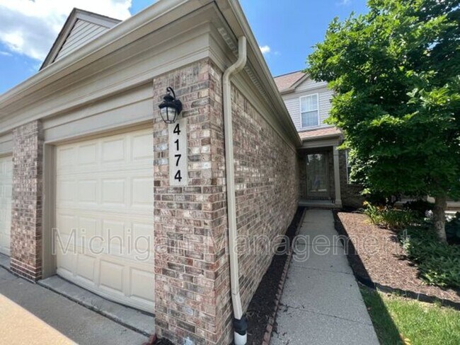 Foto del edificio - 4174 Hunters Cir E