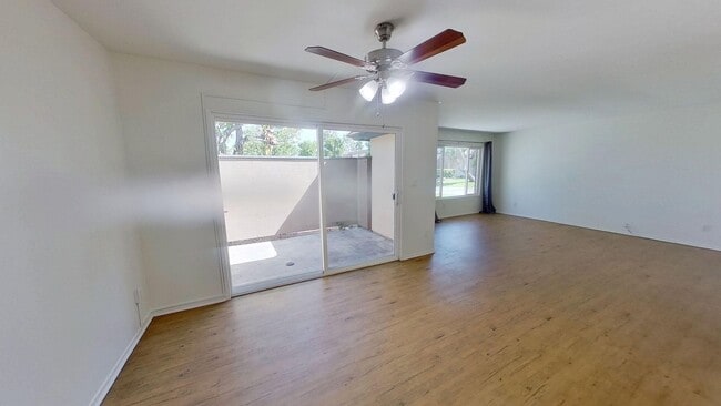 Building Photo - Upgraded 3 Bed 2 Bath Townhome in Anaheim!