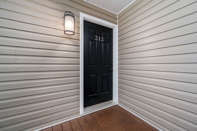 Building Photo - 623 Wyndhurst Dr