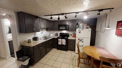 Building Photo - 441 600 E