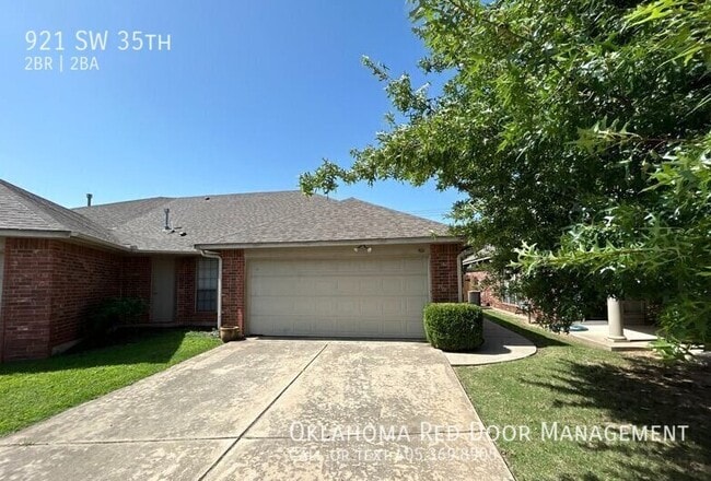 Building Photo - 921 SW 35th-