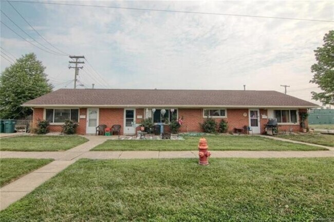 Building Photo - 1404 Brest Ave