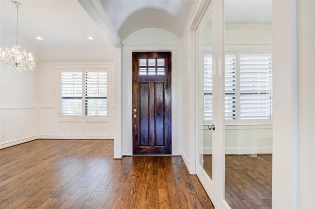 Building Photo - 1236 Chamboard Ln