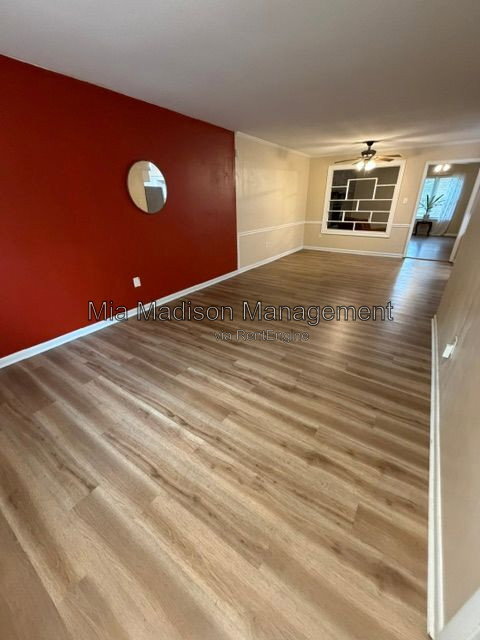 Foto del edificio - 9406 Dunwoody Dr