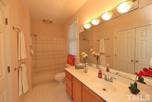 Building Photo - 703 Copperline Drive unit 302, Chapel Hill...
