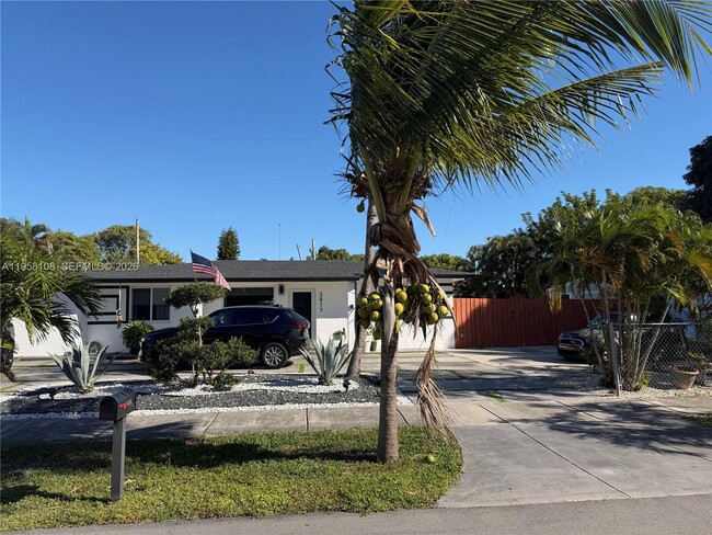 Building Photo - 3817 SW 33rd Ct