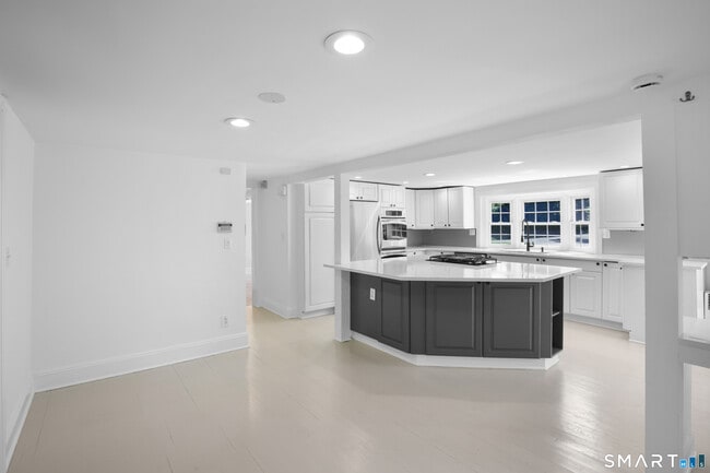 Foto del edificio - 4 Wake Robin Rd
