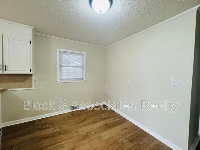 Foto del edificio - 356 Shuler Rd