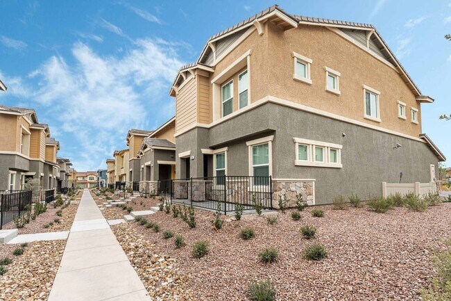 Building Photo - STUNNING TOWNHOUSE IN HENDERSON!