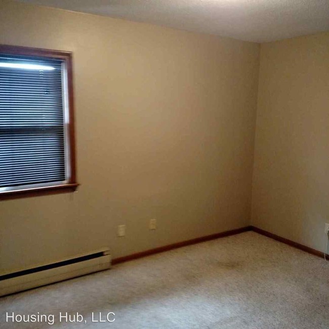 Building Photo - 5320 4th St NE