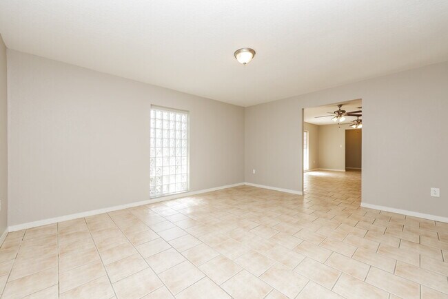 Building Photo - 26915 Magnolia Blvd
