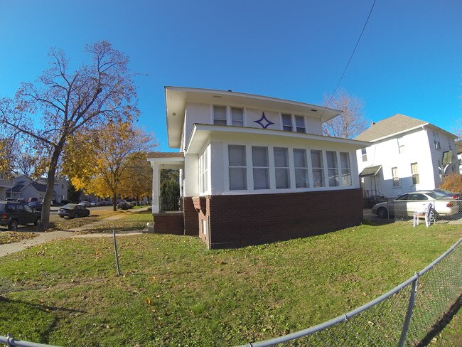 350 W 8th - 350 W 8th St