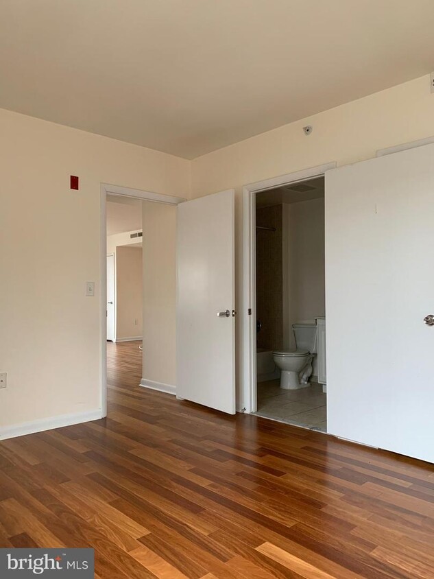 Primary Photo - 350 G St SW
