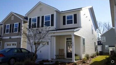 Building Photo - 230 Larissa Dr