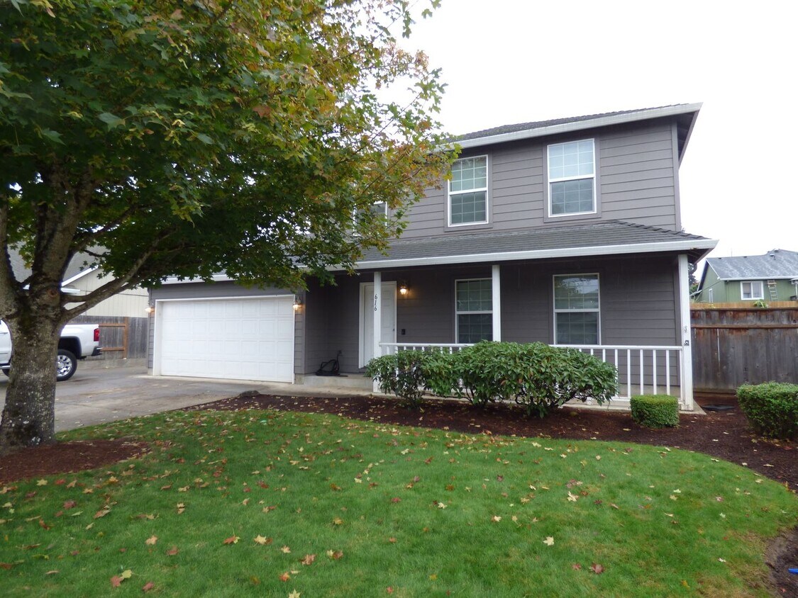 Foto principal - 3 bed 2.5 bath House in Stayton!! Close to...