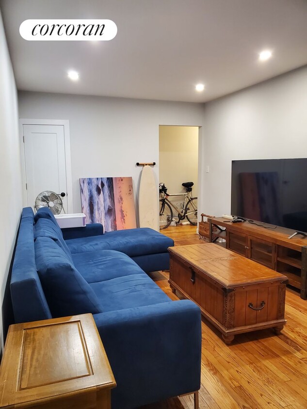 427 W 51st St, New York, NY 10019 - Room for Rent in New York, NY ...