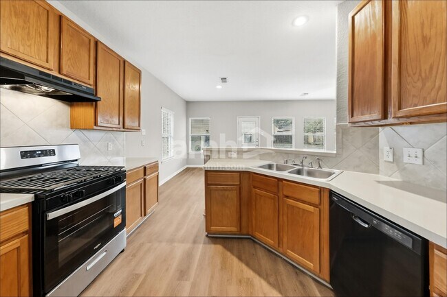 Foto del edificio - 12926 Pine Meadows St