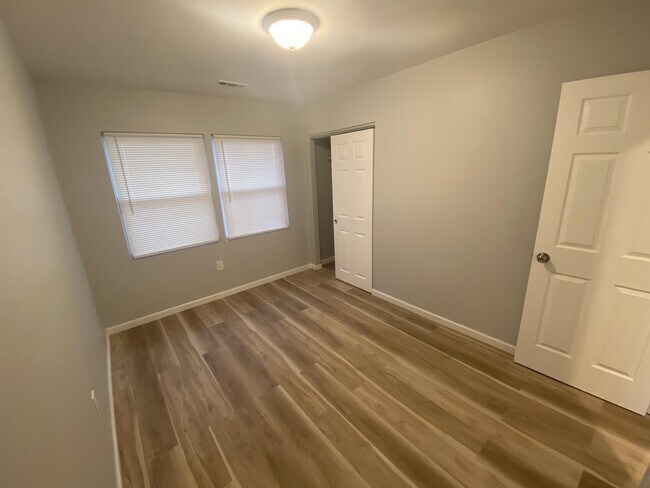 Building Photo - 58 Elderberry Ln