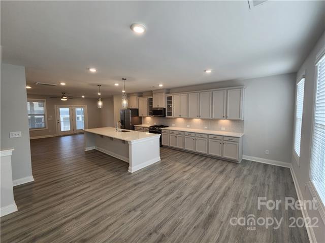 Building Photo - 2636 Roseglen Ln