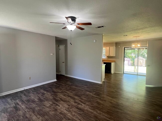 Building Photo - 211 Laverne Dr