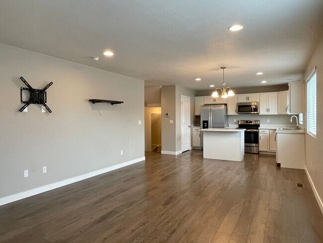 Building Photo - 3037 S Red Pine Dr