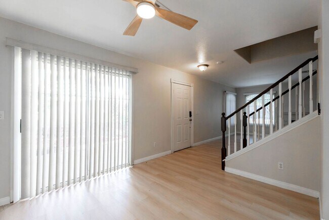 Foto del edificio - 8217 Diamond Star Ct