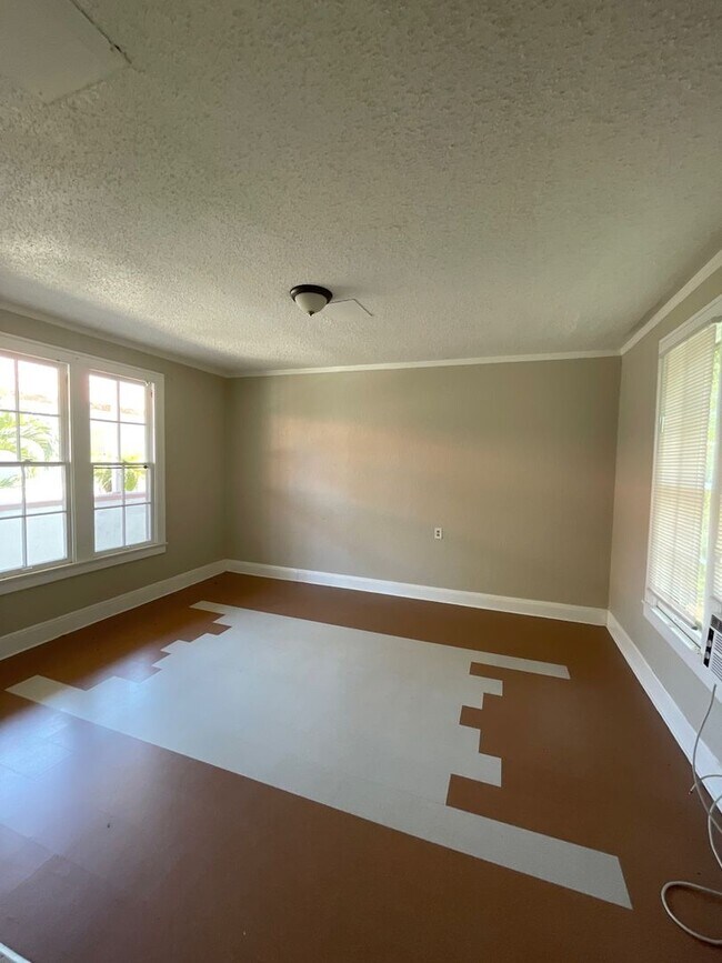 Foto del edificio - Ready for immediate move in ! 1/1 in Babso...