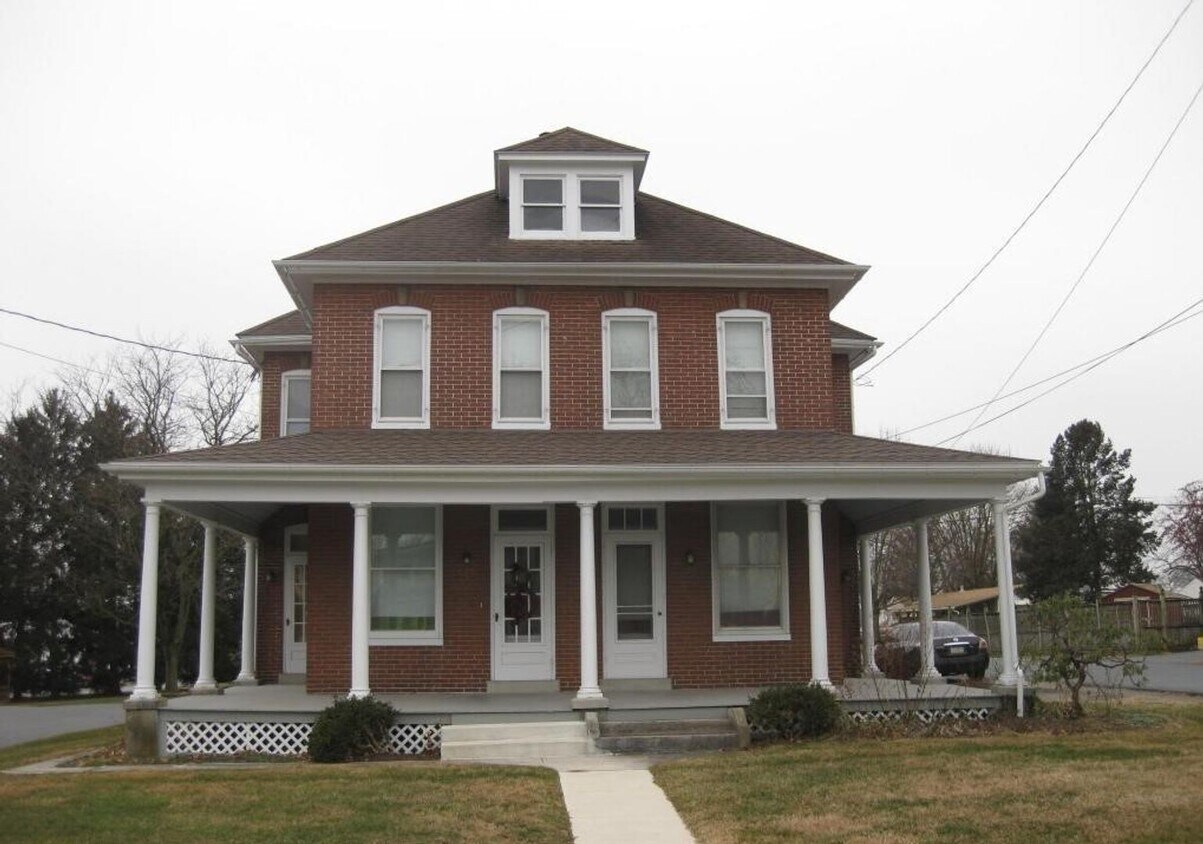 Primary Photo - 3 br, 1 bath House - 134 EAST HARRISBURG AVE.