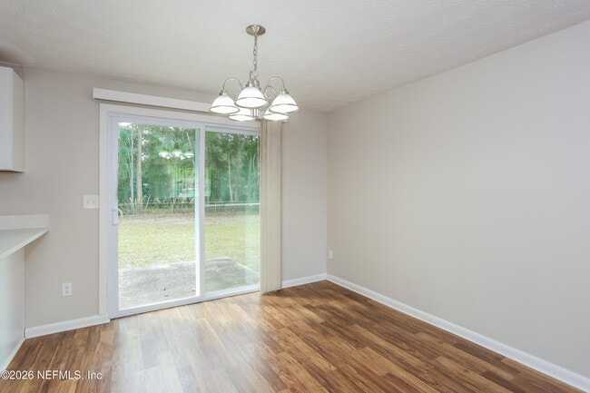 Foto del edificio - 9572 Spottswood Rd W