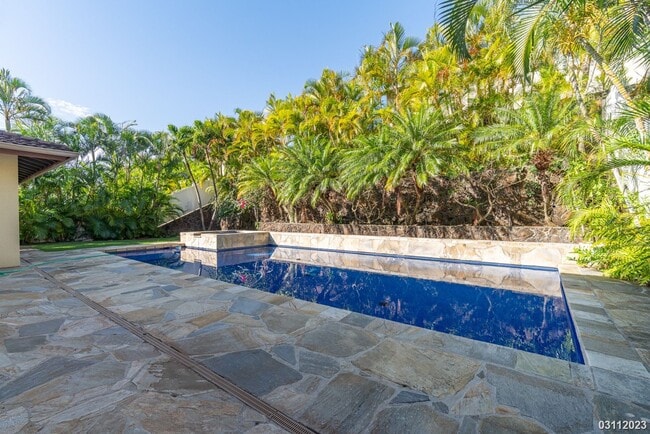 Building Photo - Exclusive 3,081 SQ FT 4BR, 2.5BA House in ...