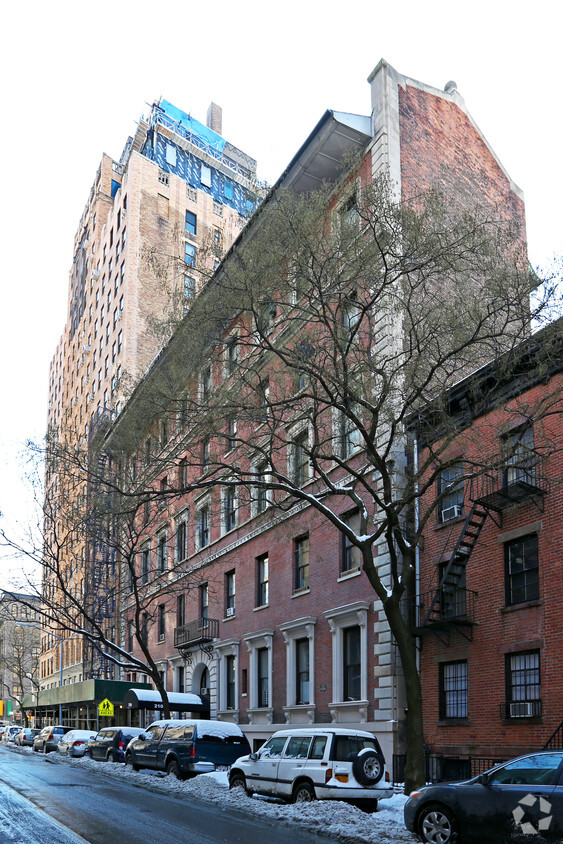 Foto principal - 210 West 16th Street