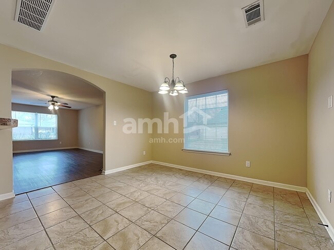 Foto del edificio - 1229 Carlton Ridge Dr