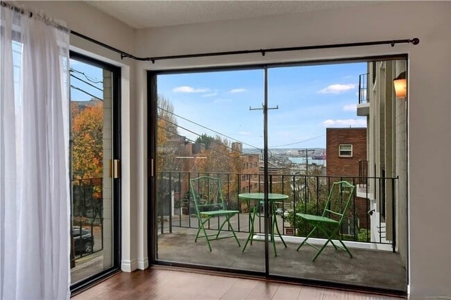 Photo - Plaza Royale Condominiums ~ Seattle