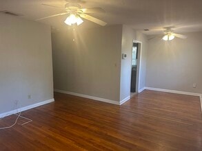 Building Photo - 844 Dent St Building Photo - 844 Dent St