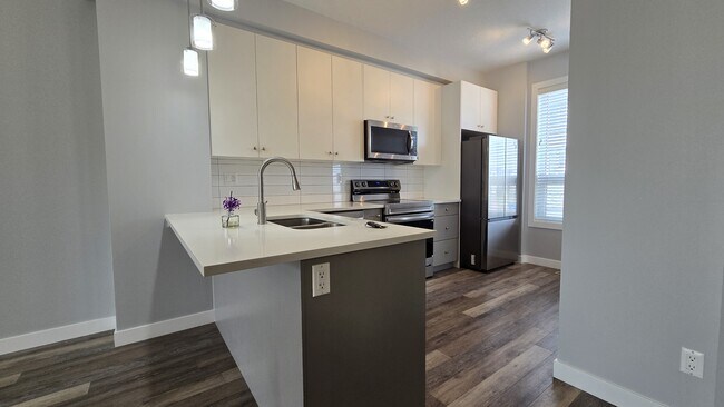 Building Photo - 11 Evanscrest Mews NW