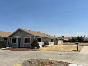 Building Photo - 900 La Vida Ln