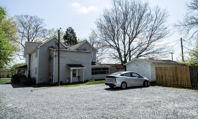 Foto del edificio - 405 N Main St