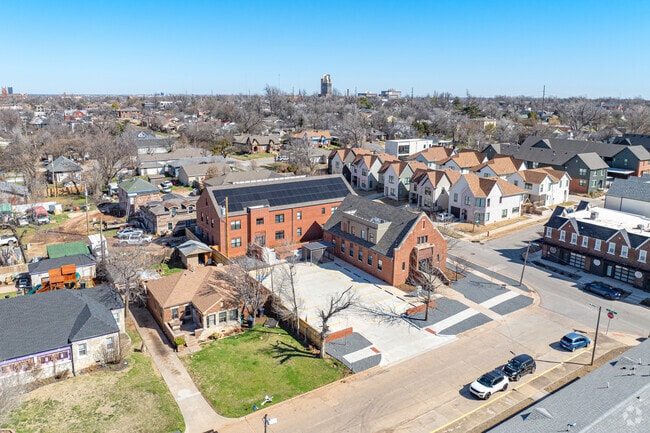 Building Photo - Plaza Flats LLC