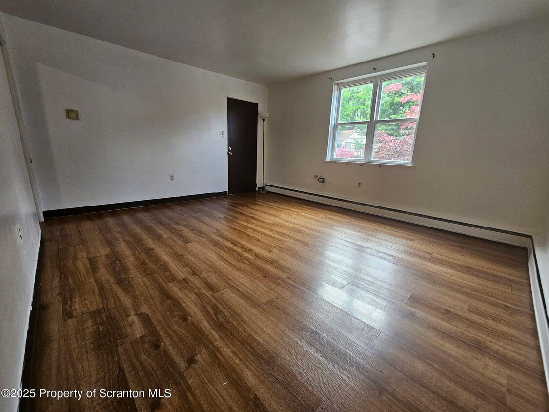 Primary Photo - 240 Grove St