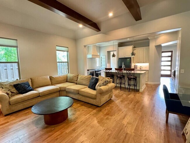 Foto del edificio - 1317 Chelham Ln
