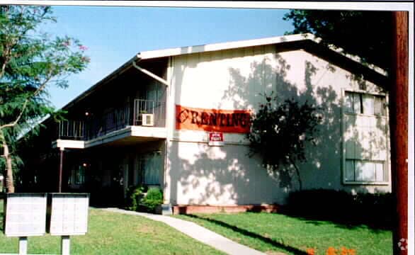 Building Photo - 10380 Vernon Ave